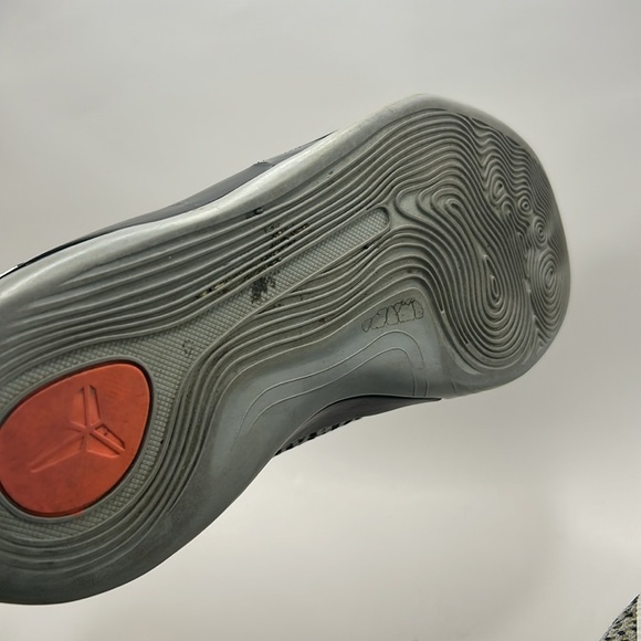 Nike KOBE 9 ELITE GS 'FUNDAMENTALS' rare kids size 6y - Picture 9 of 9